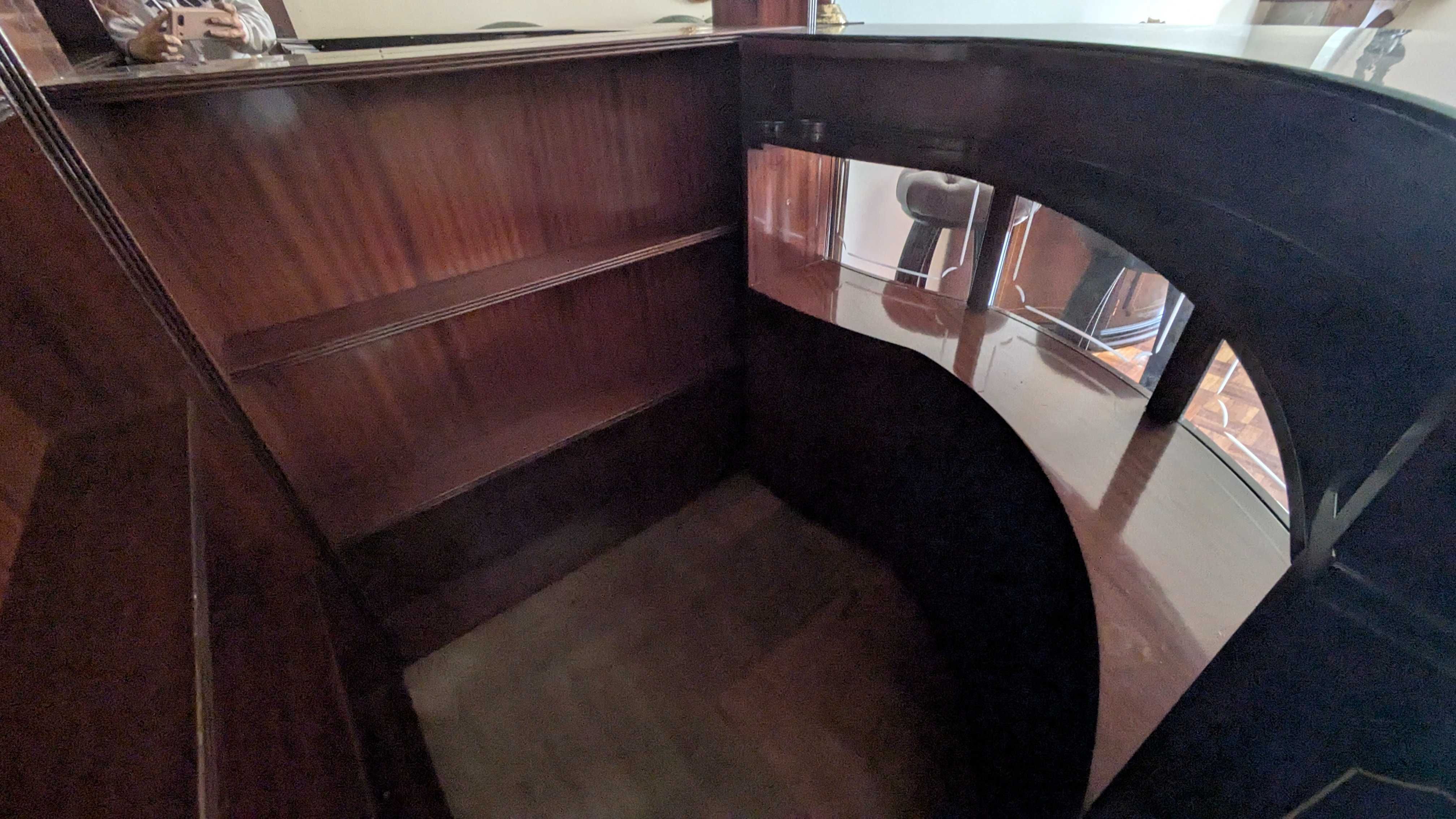 Conjunto de bar clássico em madeira maciça + 2 bancos altos