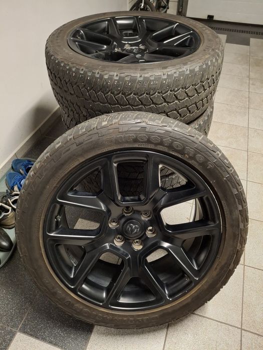 Oryginalne koła 22x9" z oponami Firestone Destination A/T 285/45R22