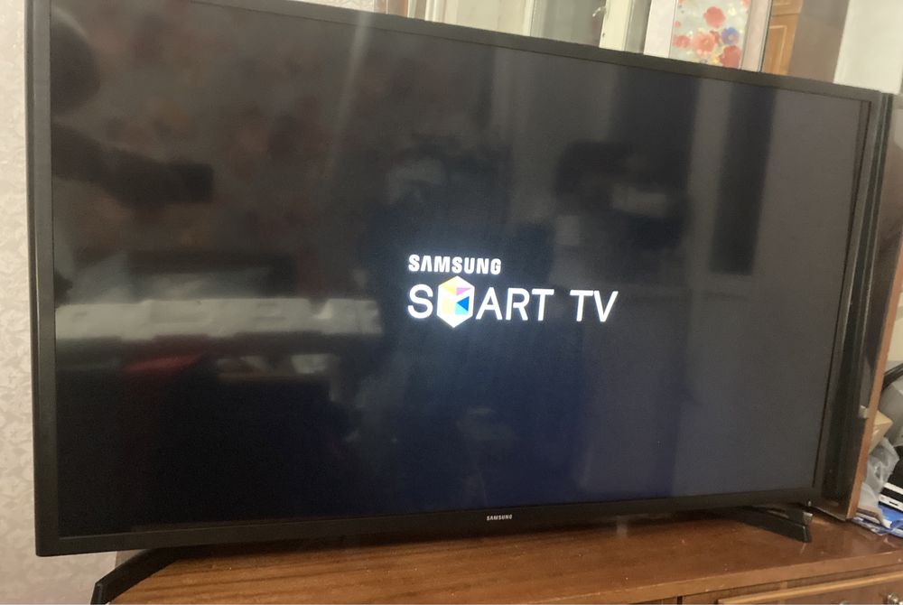 Смарт Samsung 40” Led Full HD UE40J5200AU