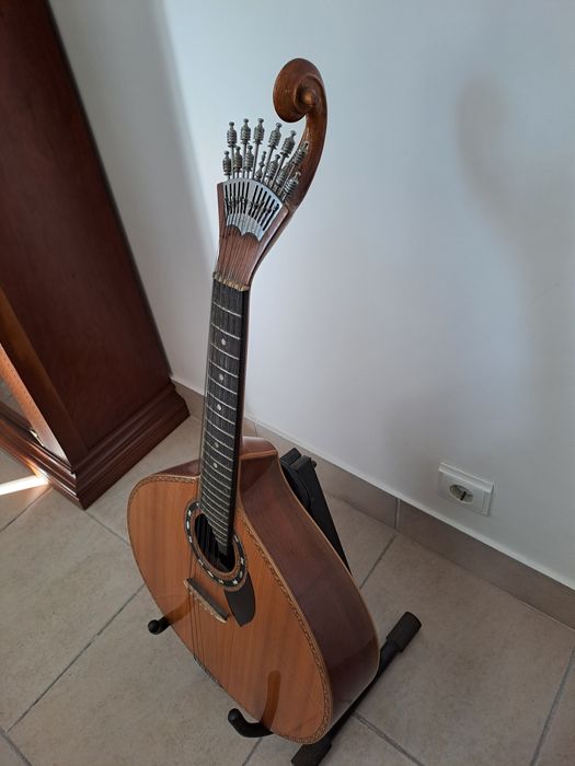 Guitarra portuguesa electrificada