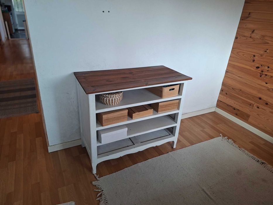 Móvel  sala em madeira aberto