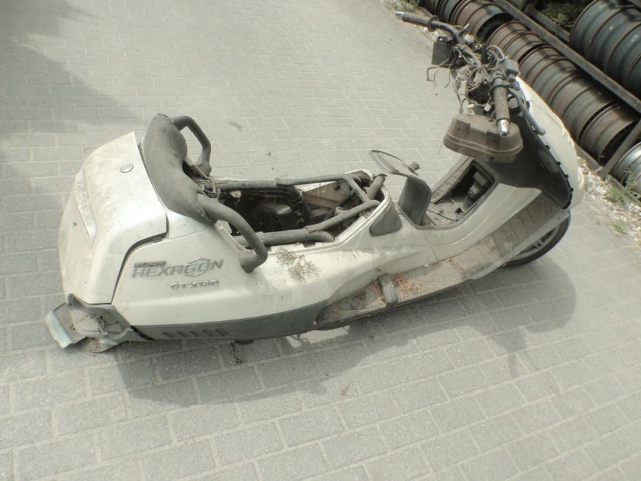 rama plastik nakładka nakladka zaślepka czasza  PIAGGIO HEXAGON GTX/LX/LXT/LX4 125 / HEXAGON GT/GTX 250 (E) Piaggio dużo części