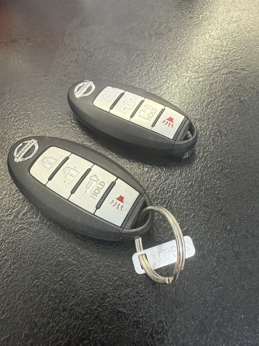 Продам оригінальні ключі Nissan