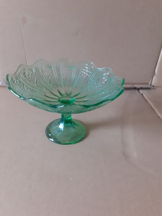 Ваза зелена на ніжці,конфетница