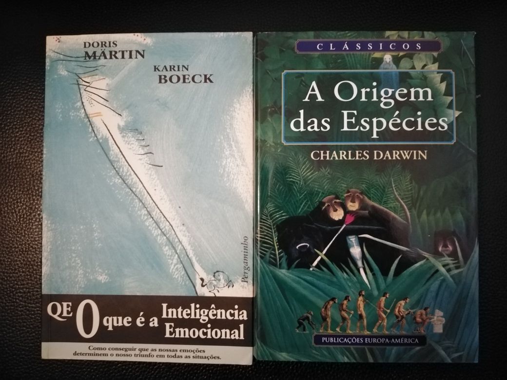 Livros de ciências sociais.