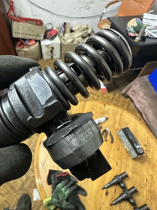 Насос форсунка фольцваген т5 caddy passat sharan golf 1.9