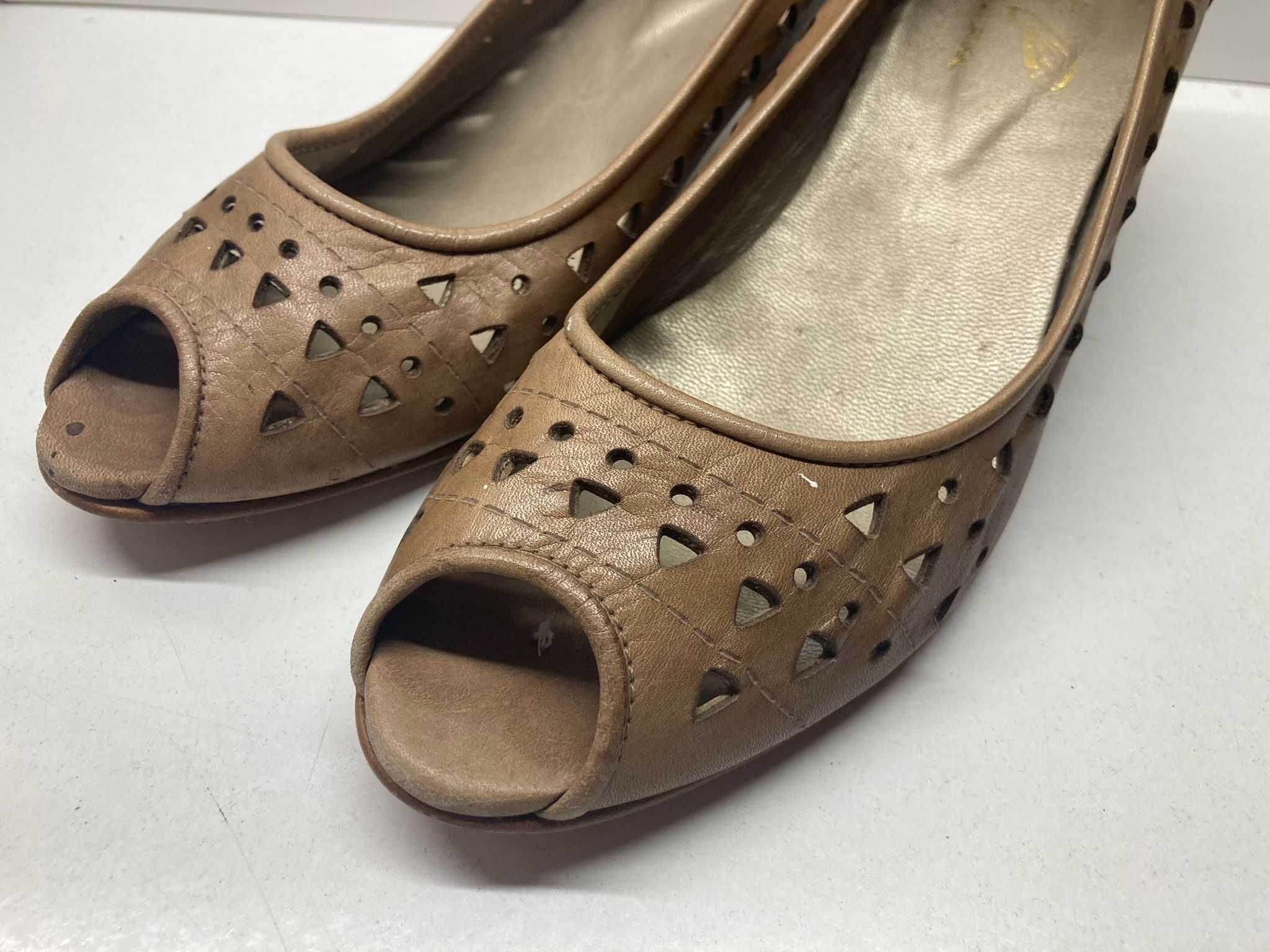 Sapatos Castanhos Claros de Salto Alto (nº 36)