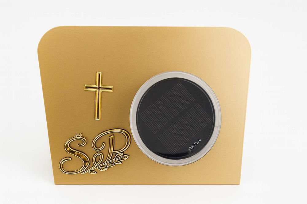Znicz solarny led Kwadrat Złoty Krzyż efekt płomienia ekologiczny