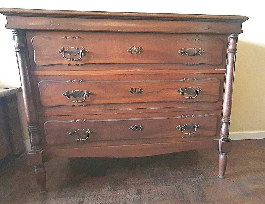 Cómoda Clássica em Madeira