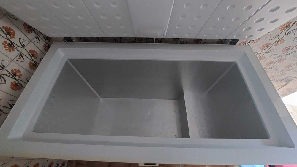 Vende-se arca congeladora horizontal de 300 litros