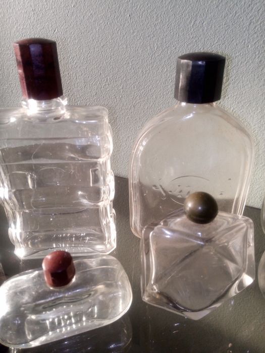 Stare buteleczki po perfumach-lata 20-30.