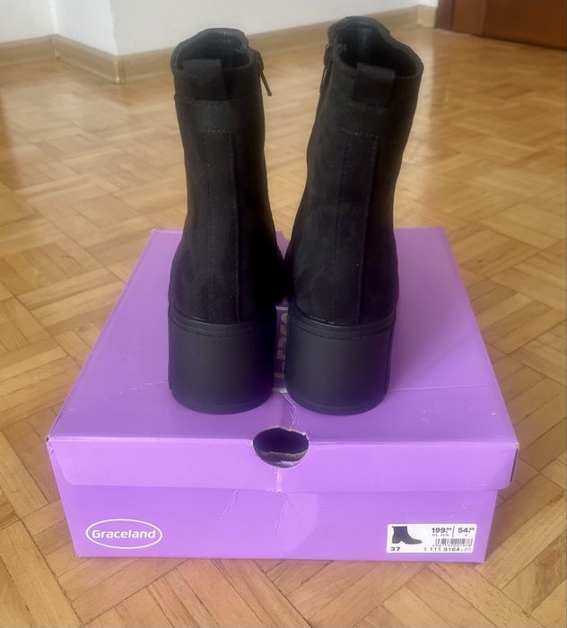 Czarne zamszowe botki rozmiar 37