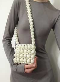 Невелика сумочка з намистин у формі ожини