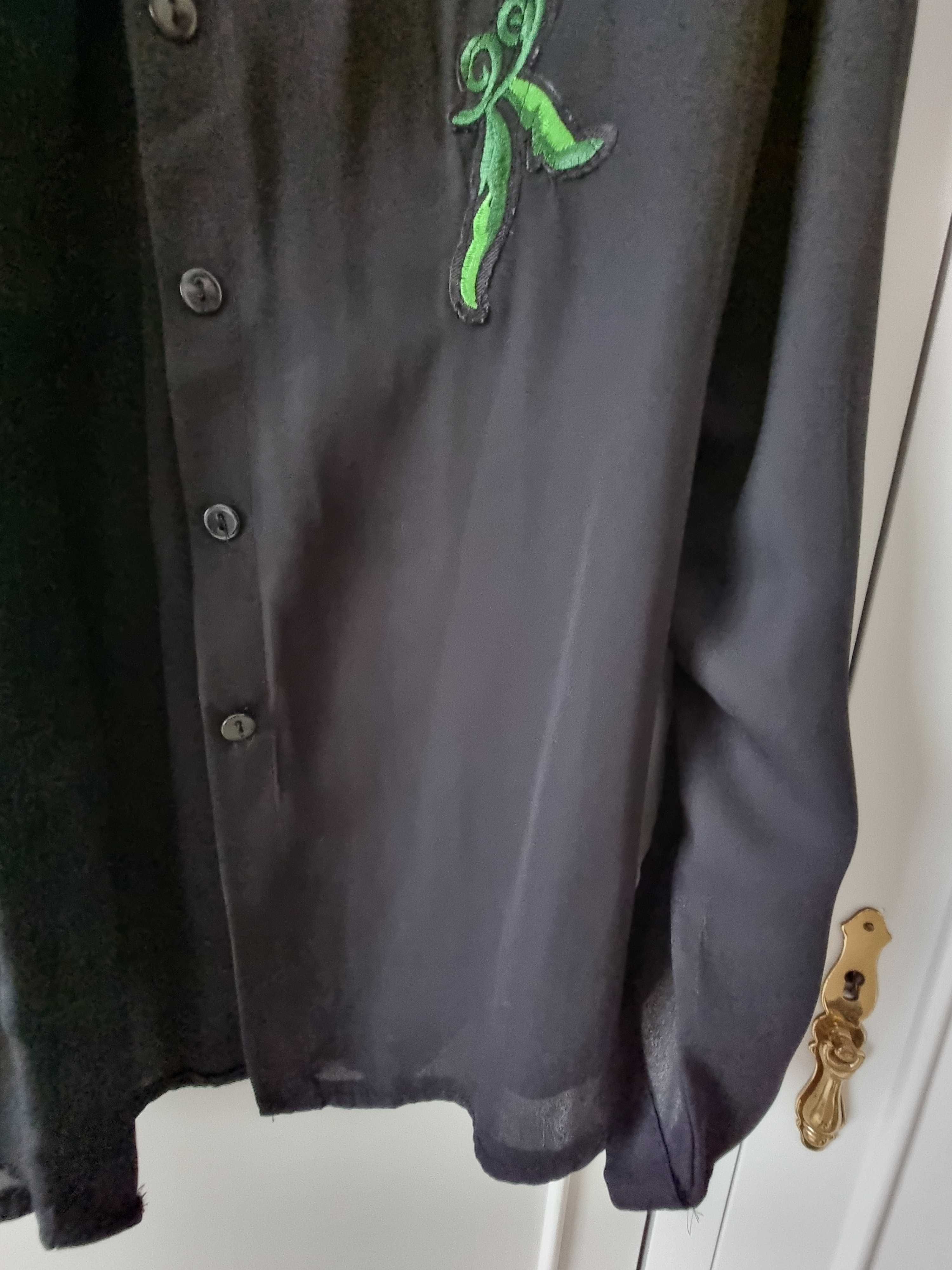 Camisa preta com bordados