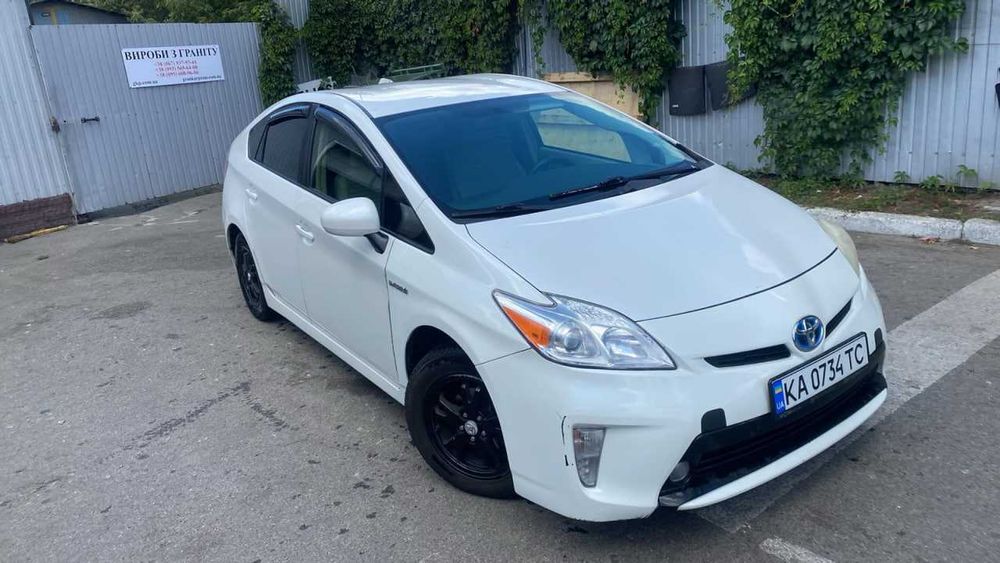 Оренда з правом викупом Київ. Toyota Prius 2013