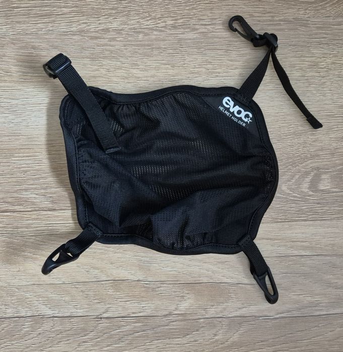 Plecak z ochraniaczami Evoc Trail 16 Pro plus siatka na kask