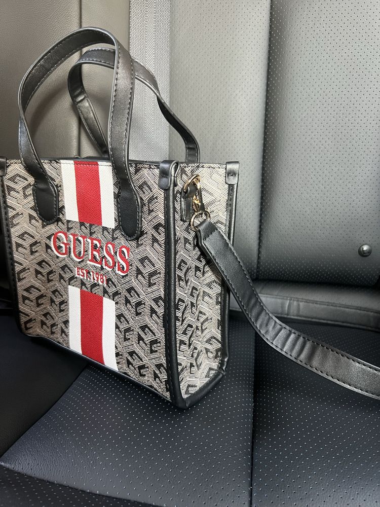 Сумка  guess silvana гесс через плече кроссбоди клатч