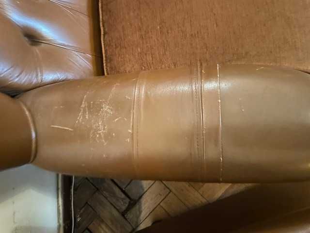 Sofás clássicos em cabedal