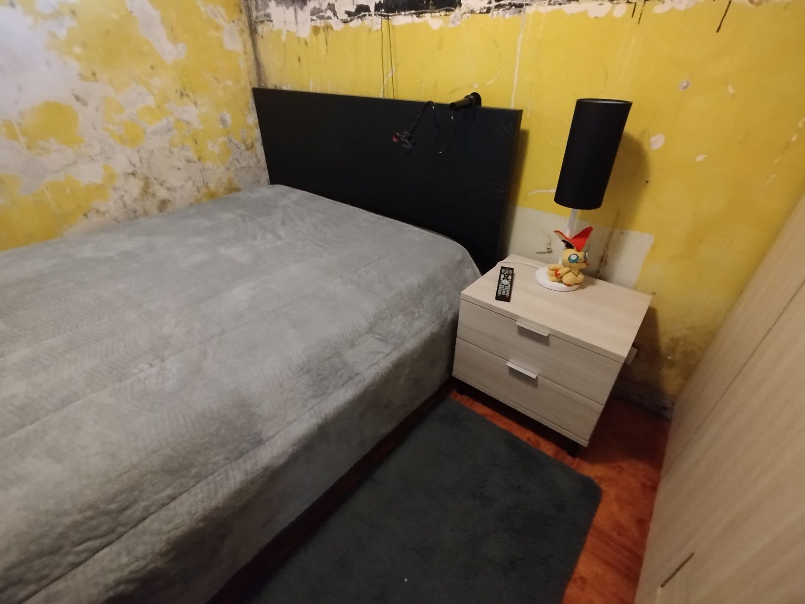 Quarto com cama de casal