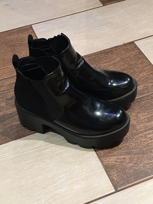 Лакові жіночі черевики, на підборах C’M Paris