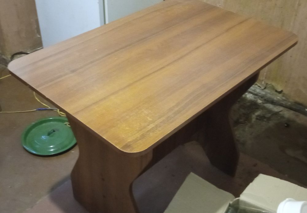 Столик (стол) от кухонного уголка