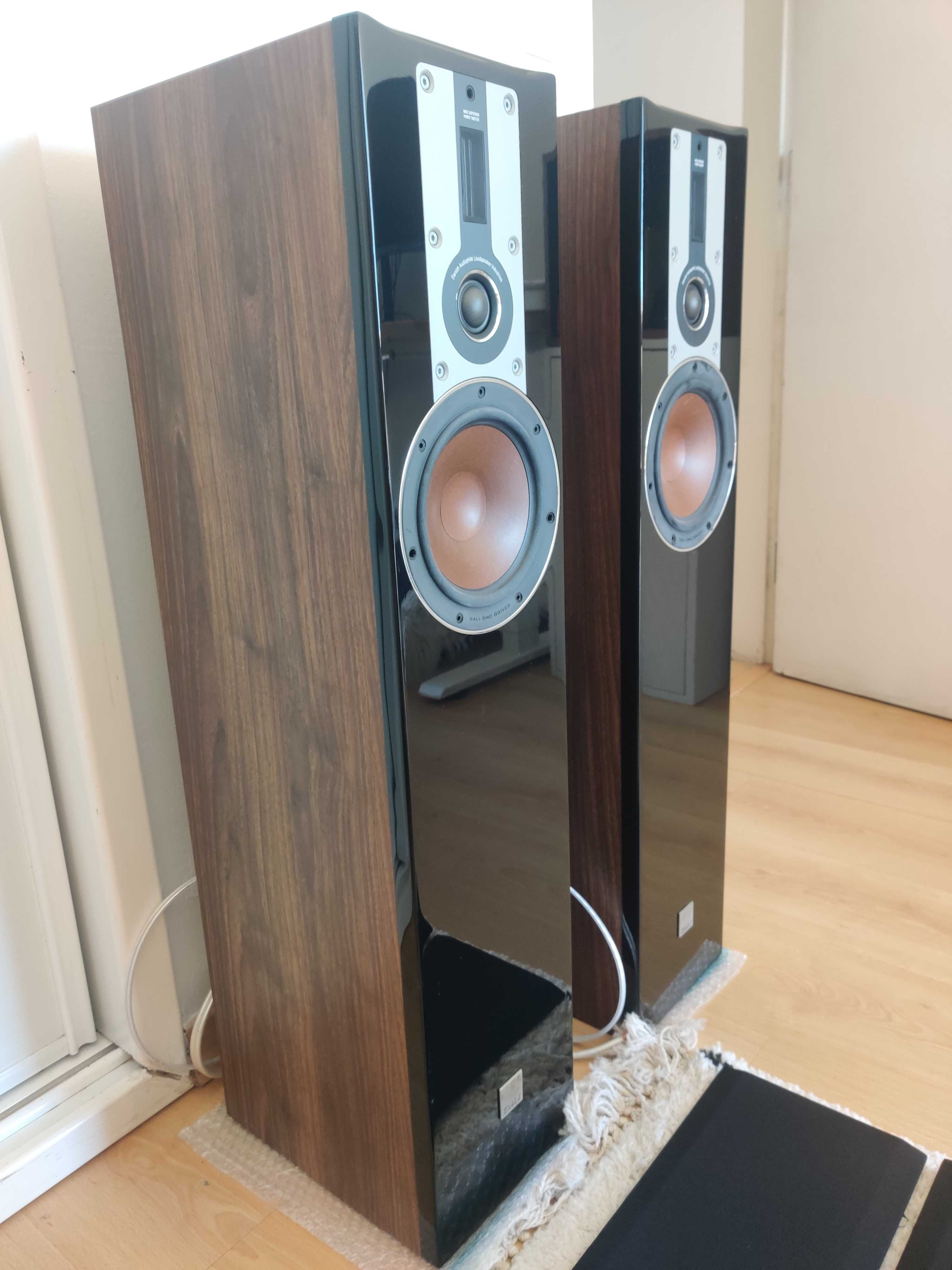column speakers DALI Opticon 5 walnut used, in original packaging