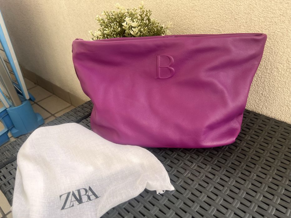 Zara torebka na nadgarstek. Piękny biskupi kolor.