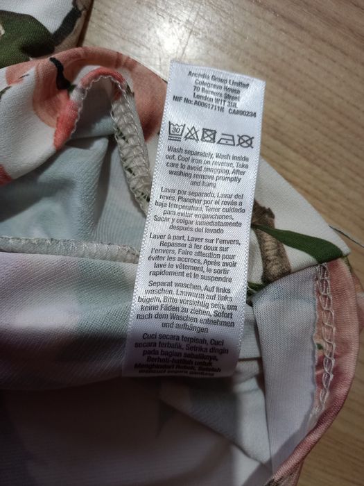 Sprzedam bluzkę damską z szerokimi ramionami