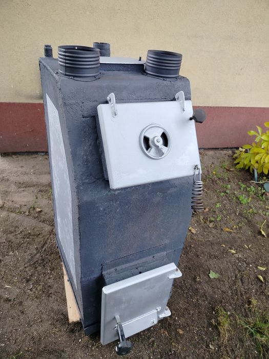 Piec koza z nadmuchem do garażu warsztatu.