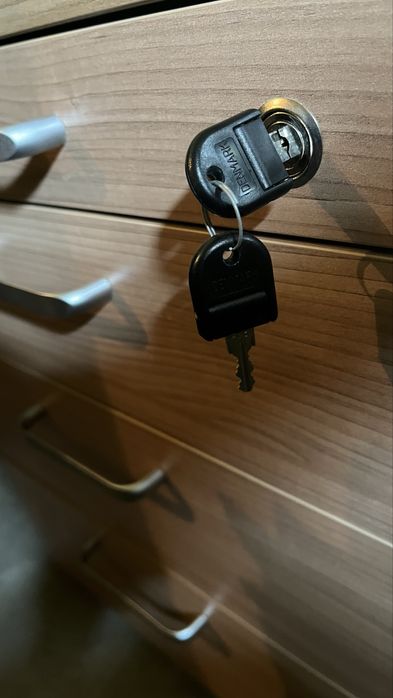 Kontenerek biurowy z szufladami