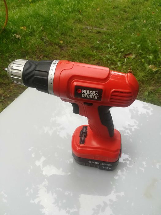 Продаю аккумуляторную дрель-шуруповерт " BLACK & DECKER EPC12 " 12В