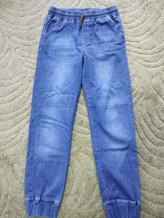 Продам джинси на зріст 152-158.