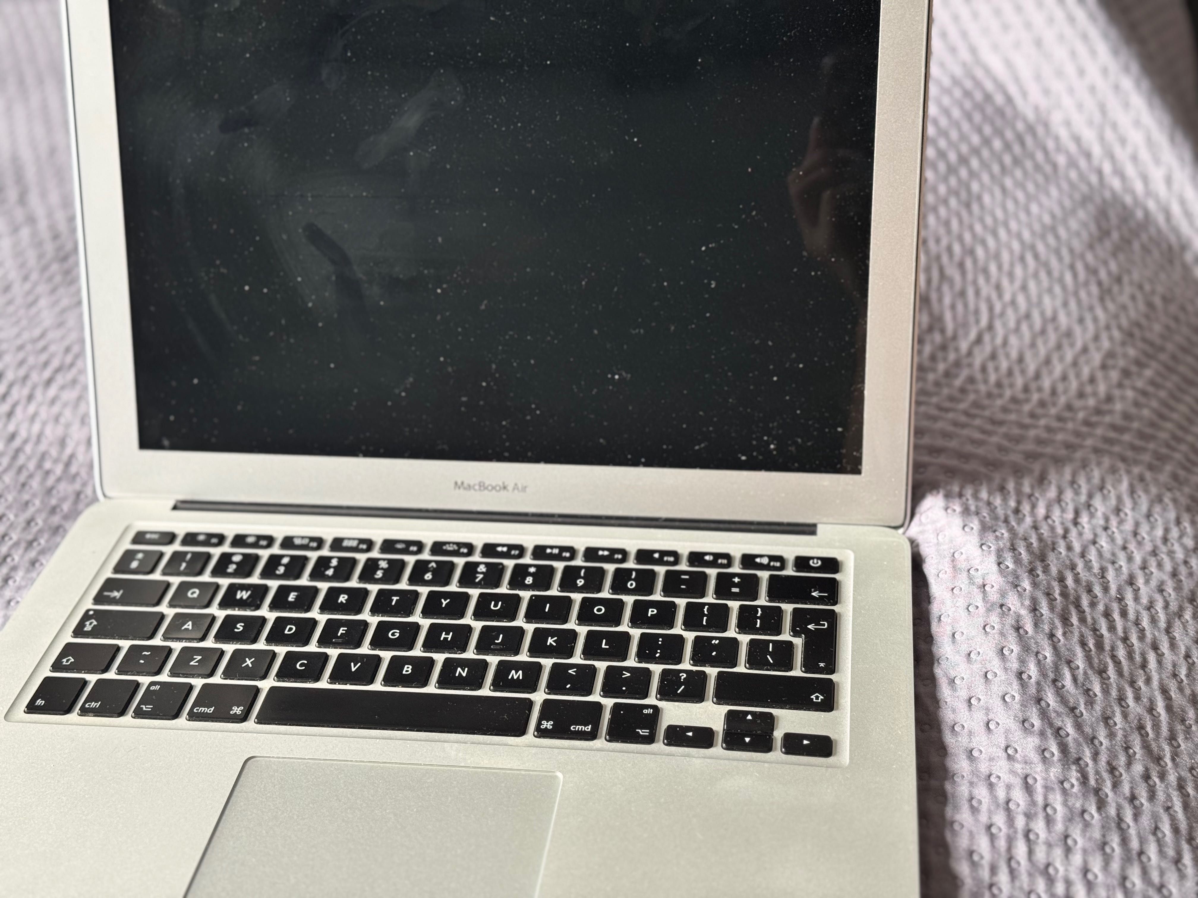 Makbook air 13 .