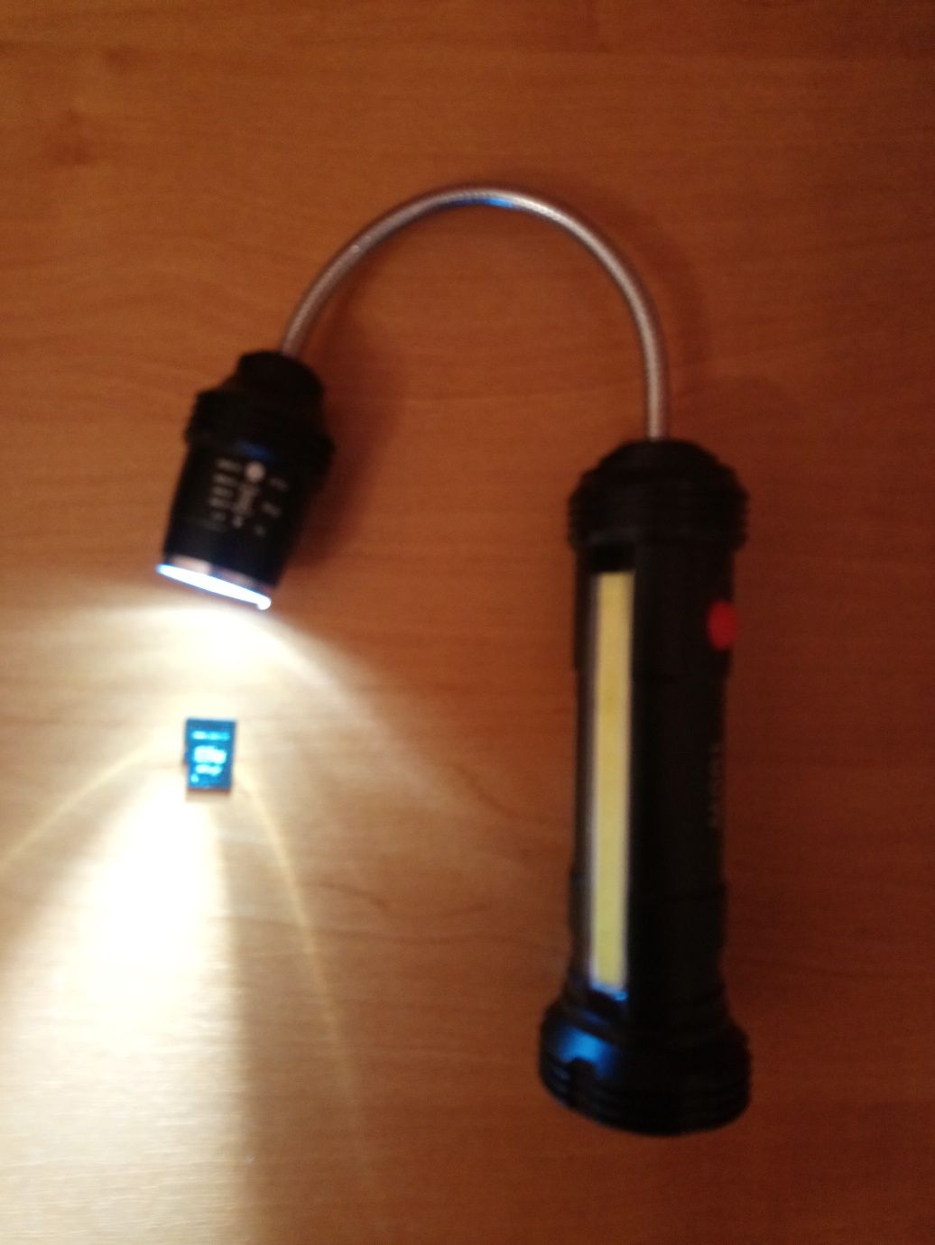 Фонарь с двумя источниками света на магните с зарядкой и аккумуляторн