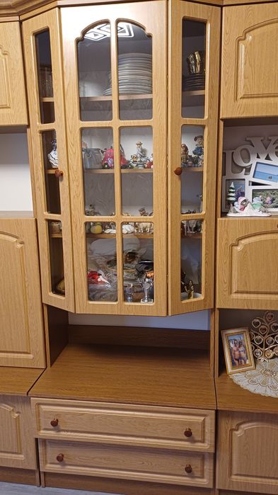 Стенка отличного качестве светлокоричневая