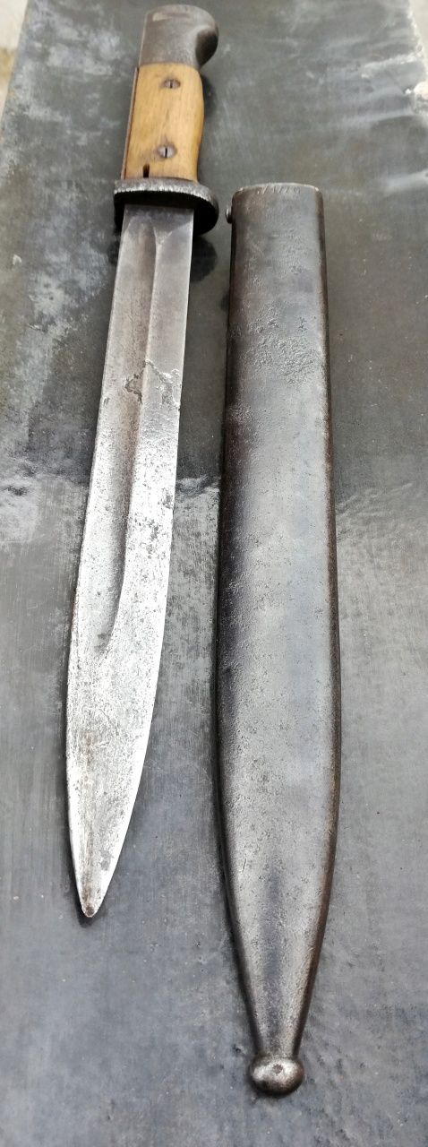 Niemiecki bagnet Mauser z pochwą, zgodny