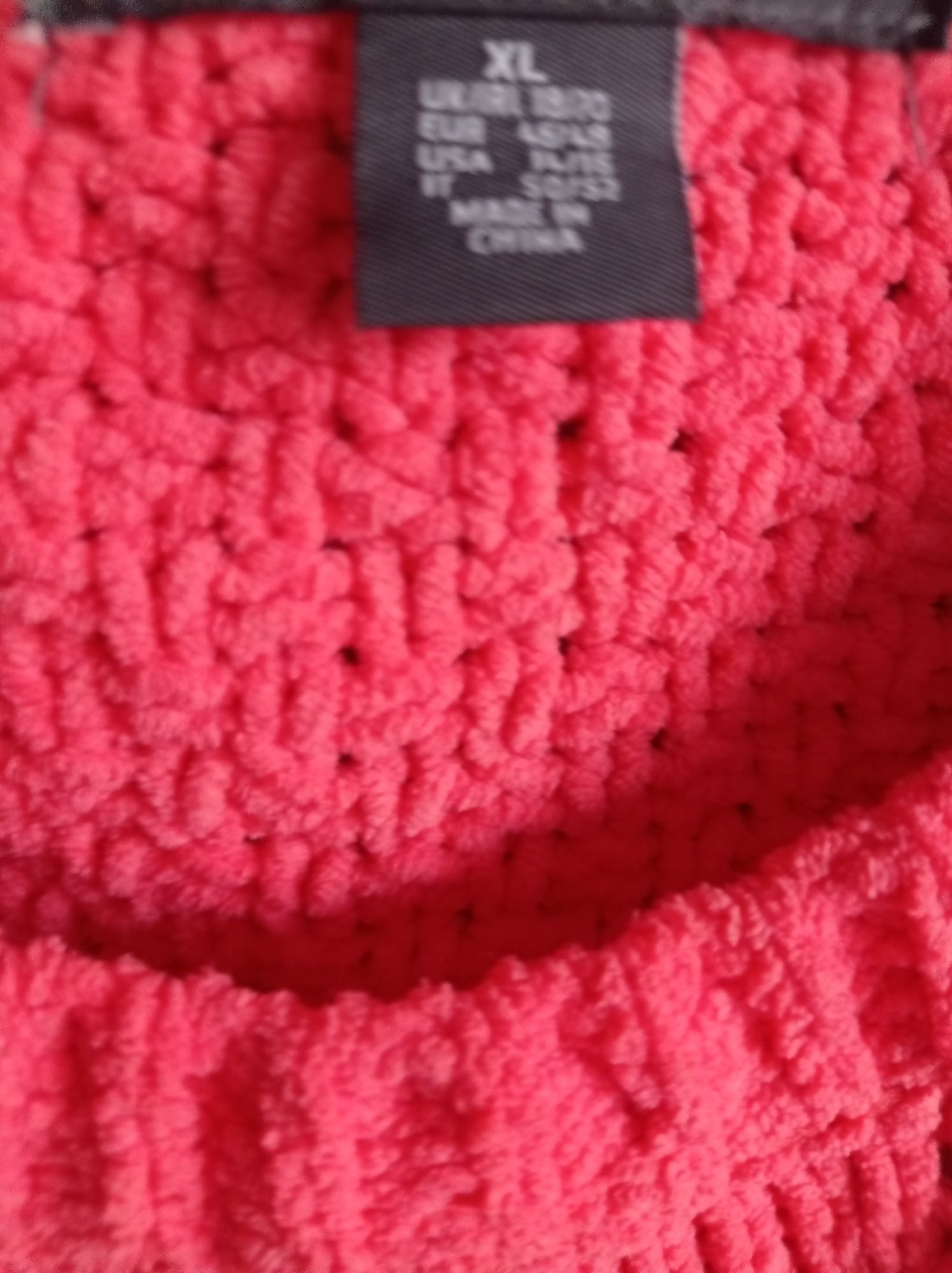 Damski różowy sweterek