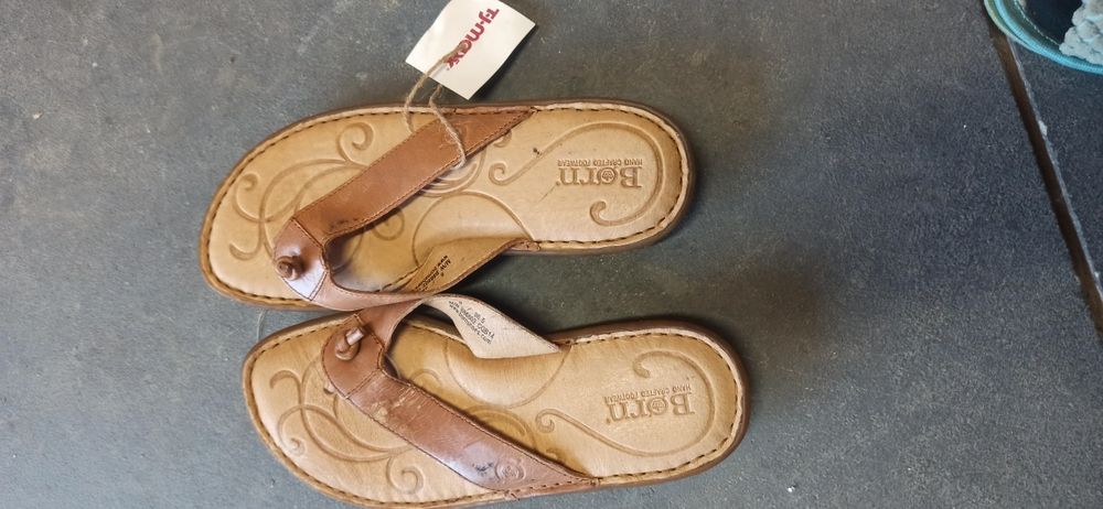 Sprzedam buty damskie japonki Born