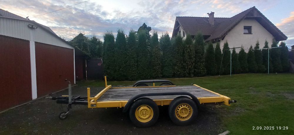Przyczepka samochodowa
