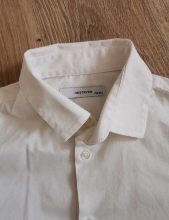 Elegancki zestaw HM Reserved 134 koszula biała szorty beżowe