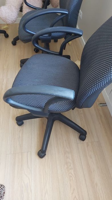 Крісла офісні  4 шт