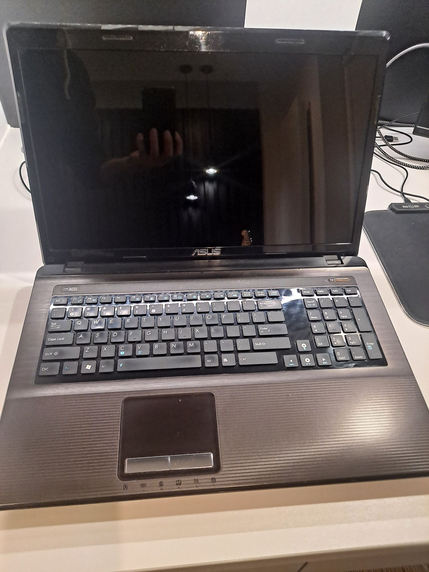 Laptop Asus X93S 18,4"