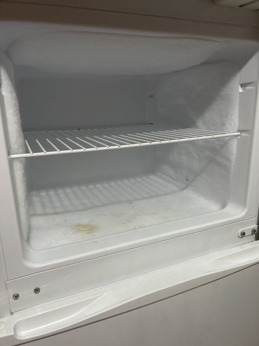 Geladeira  usada , mas finciona maravilhosamente .