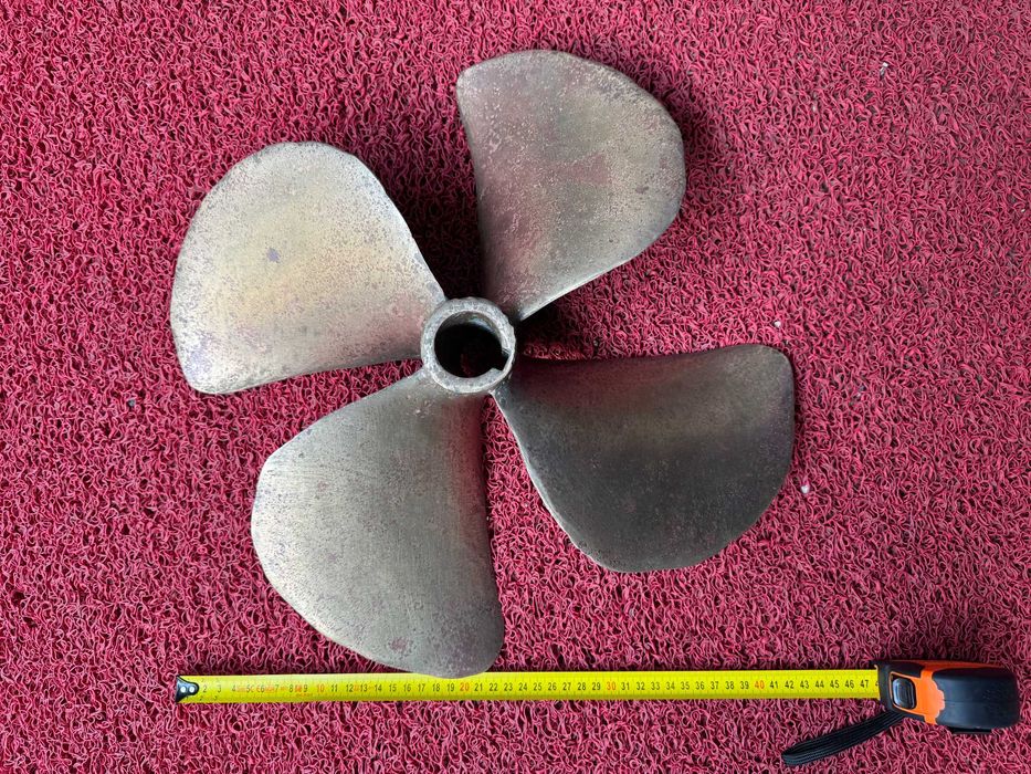 Hélice de barco antiga em bronze