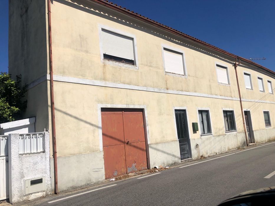 Moradia com potencial de 4 Apartamentos T1