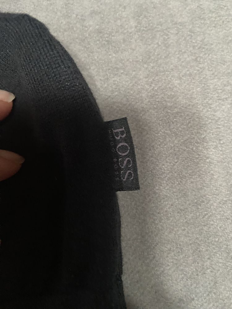 Hugo Boss czarny sweter roxmiar XL