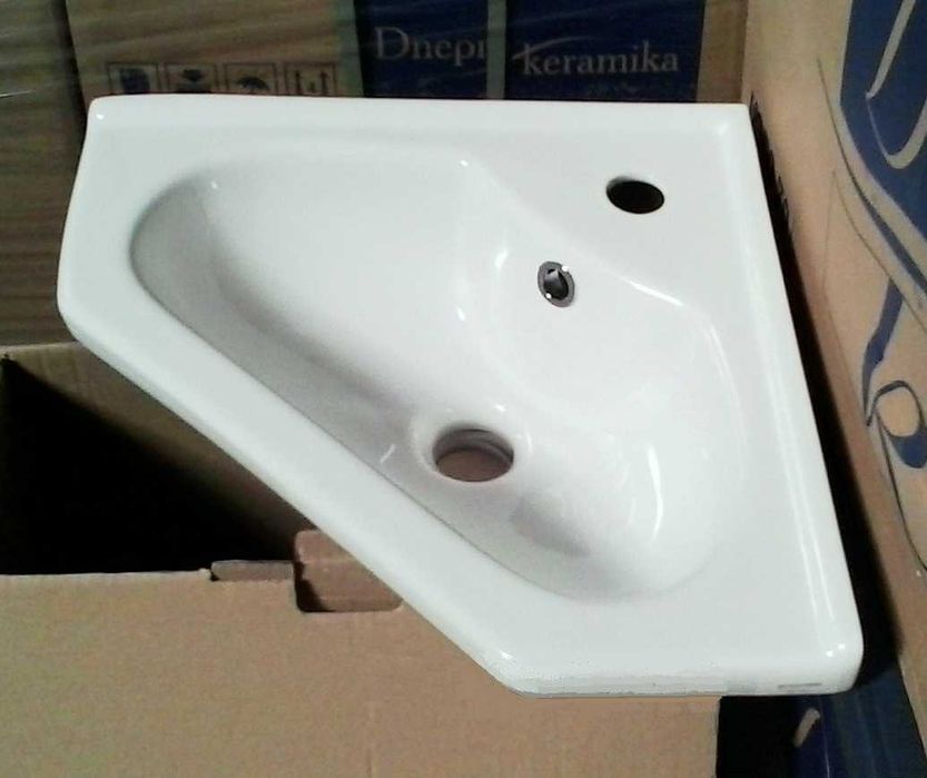 Новая угловая тумба в комплекте с умывальником 40см. Влагостойкая.