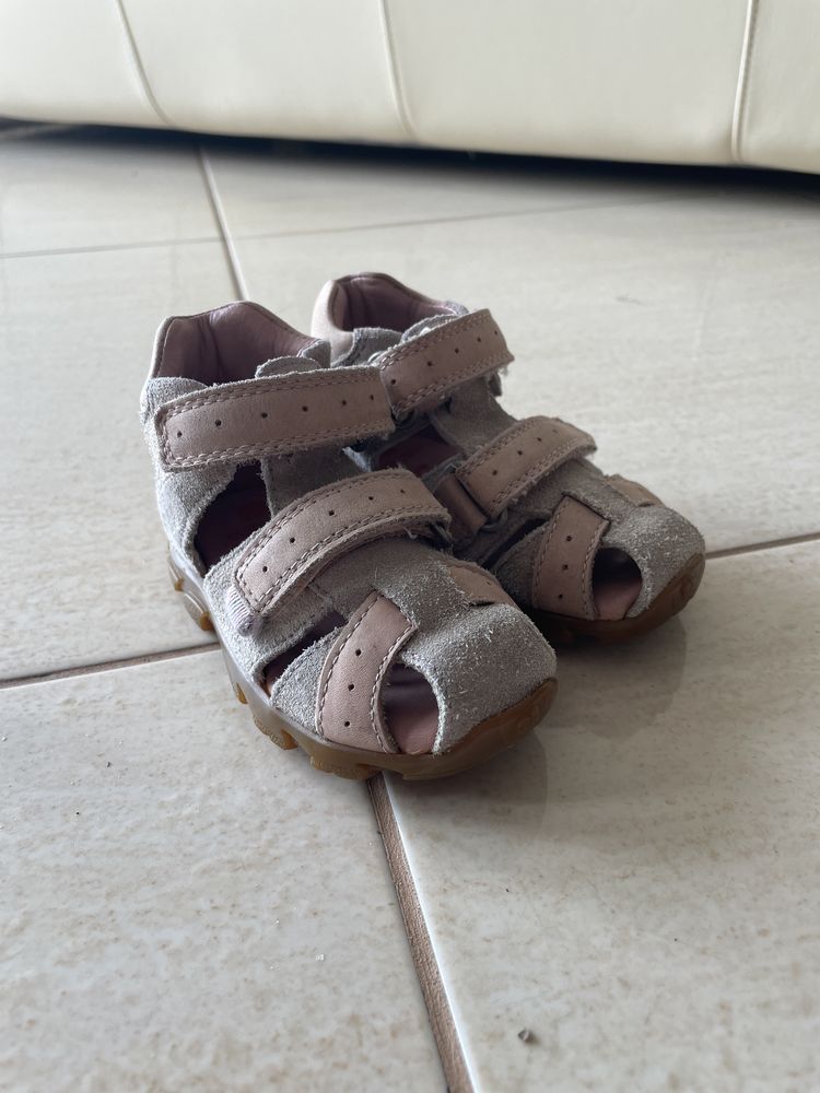Sandałki dla malutkiej dziewczynki firmy:elefanten rozmiar:20