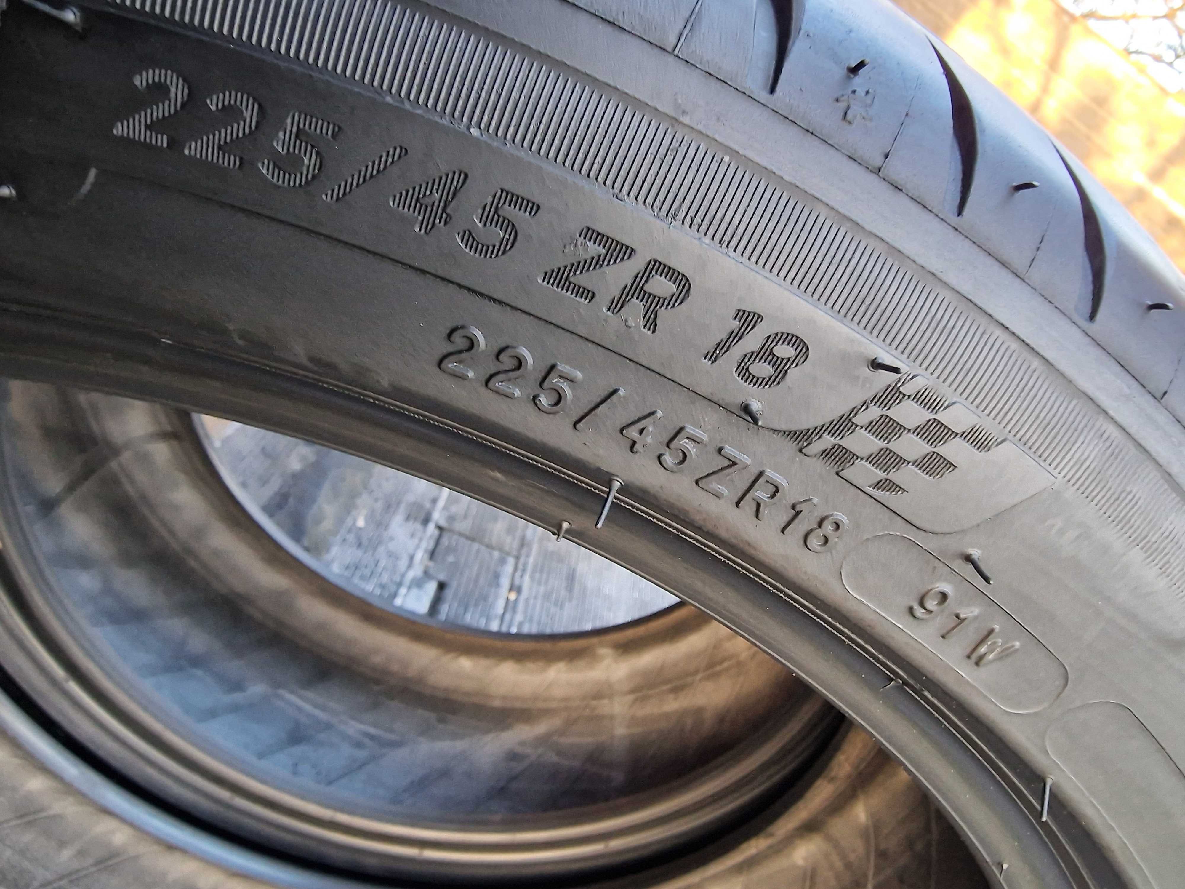 225/45/18 Michelin pilot 4S,  super para 6,5mm z 18r.