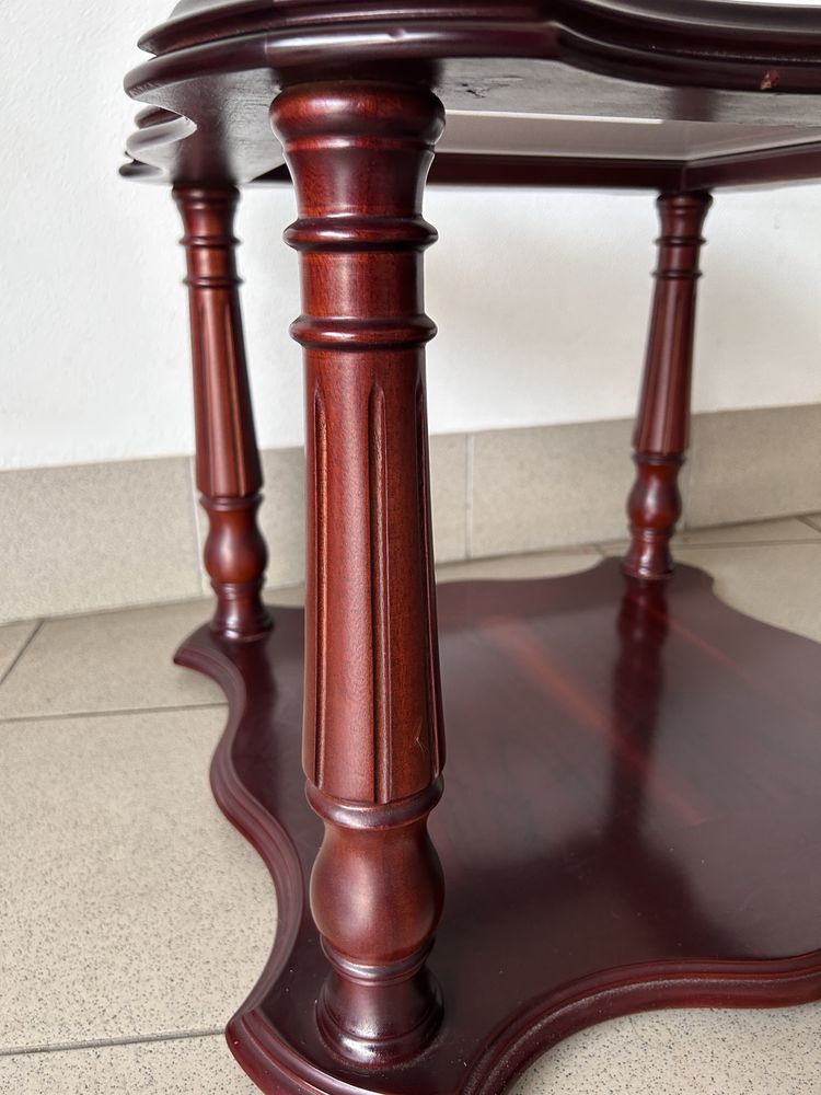 Mesa de centro com tampo em vidro